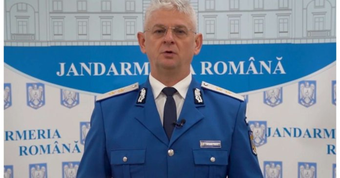 Comandantul Jandarmeriei Române a prezentat scuze publice după amendarea organizatorului marșului comemorativ pentru victimele Colectiv. Comandantul Jandarmeriei Române a prezentat scuze publice după amendarea organizatorului marșului comemorativ pentru victimele Colectiv.