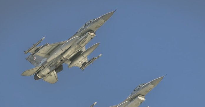 Situație de urgență în spațiul aerian NATO: Polonia desfășoară avioane de luptă pentru a intercepta o aeronavă militară a Rusiei