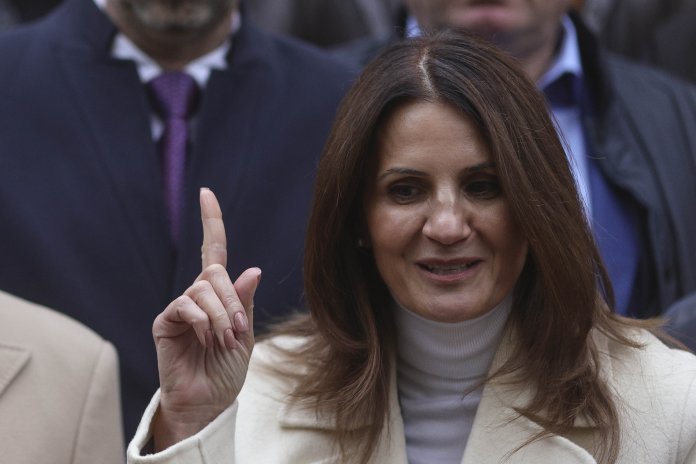 Anca Alexandrescu îşi exprimă reproşurile la adresa Recorder; Ion Cristoiu, citat de Realitatea, îşi arată indignarea privind difuzarea documentarului pe TVR 1.