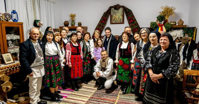 Nicușor Dan a celebrat Crăciunul în localitatea bunicilor săi. Răspunsul comunității la venirea președintelui