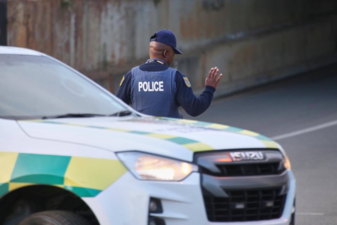 Zeci de persoane au fost împușcate pe străzile din apropierea Johannesburg, cu un minim de 9 victime mortale.