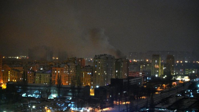 Atac copleșitor în Ucraina: Kievul, lovit de drone; clădiri și vehicule în flăcări. Rușii ar fi folosit o...