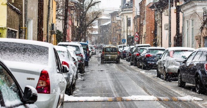 Meteorologii anticipează o nouă rafală de ger și ninsoare în cea mai mare parte a țării. Când se va întoarce vremea călduroasă?