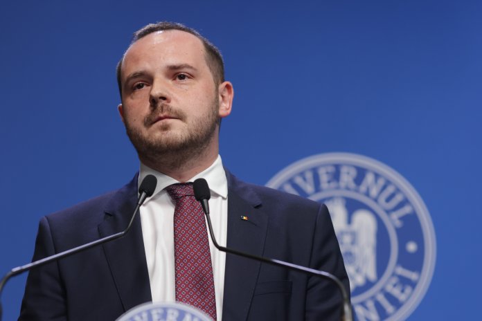 Ministrul Sănătății Rogobete, după ce a generat panică pe Facebook anunțând mobilizarea a 6 spitale pentru un avion întors pe Otopeni, nu va mai deține funcția de ministru. De asemenea, se estimează că toți vom muri, dar nu în curând.