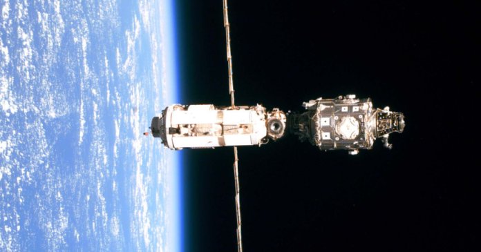 Satelitul național, într-o stare de incertitudine. Miruță cere asigurări înainte de lansare: „Nu vom investi 700.000 de euro doar pentru a-l vedea dispărând”