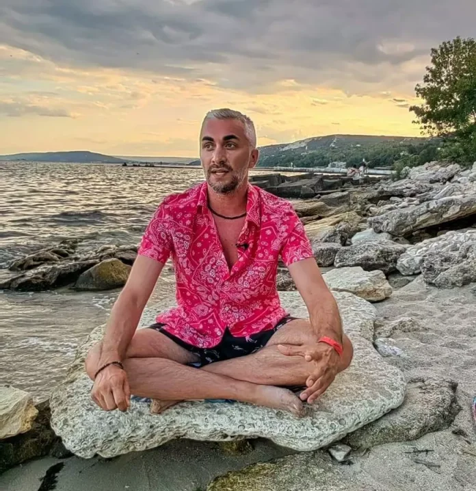 Un ex-angajat al STB și TAROM, care comercializa parfumuri în paralel cu activitatea sa la stat, s-a transformat acum în terapeut Reiki.