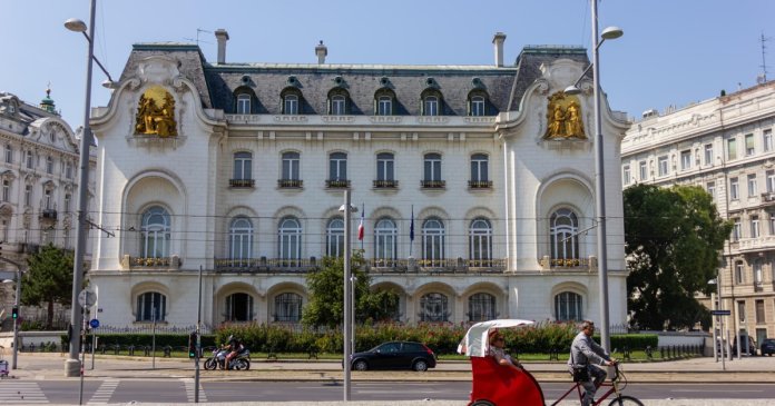 Kremlinul supraveghează din vârfurile clădirilor din Viena: sistemele rusești de captare a semnalelor s-au reîntors.