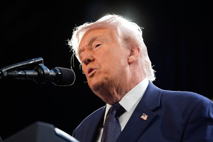 Trump susține că are planuri să „captureze petrolul” din Iran și că ar putea lua cu asalt Insula Kharg „fără probleme”