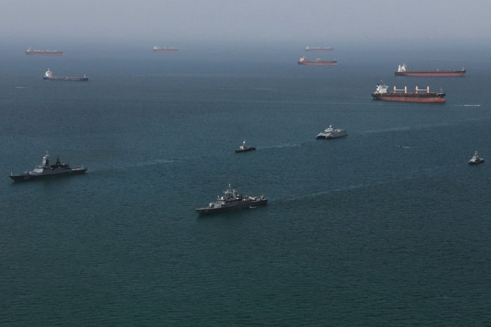 Armata Iranului avertizează despre o reacție extinsă: Va închide Marea Roșie, Golful Persic și Marea Oman în eventualitatea persistării blocadei americane.