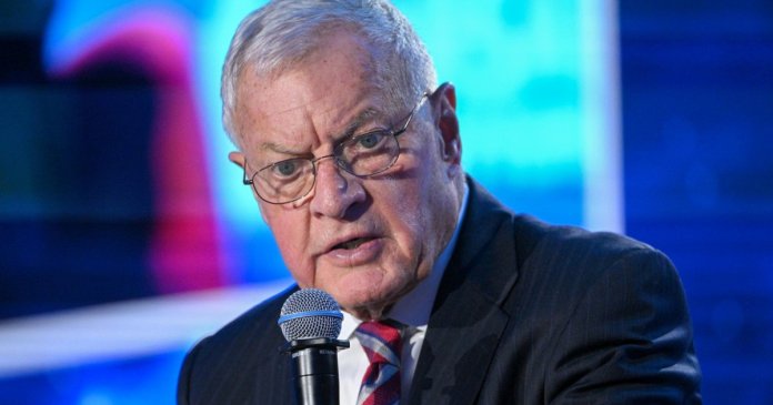 Keith Kellogg critică NATO pentru lipsa de curaj și propune înființarea unei noi alianțe militare care să o includă pe Ucraina.