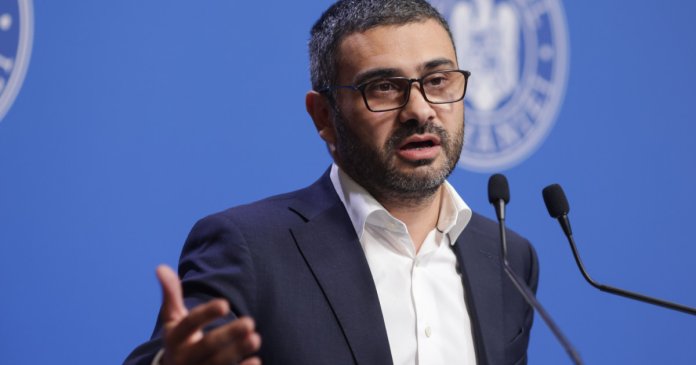 Reacția lui Florin Manole ca răspuns la acuzațiile lui Dragoș Pîslaru referitoare la cumularea pensiei cu salariul...