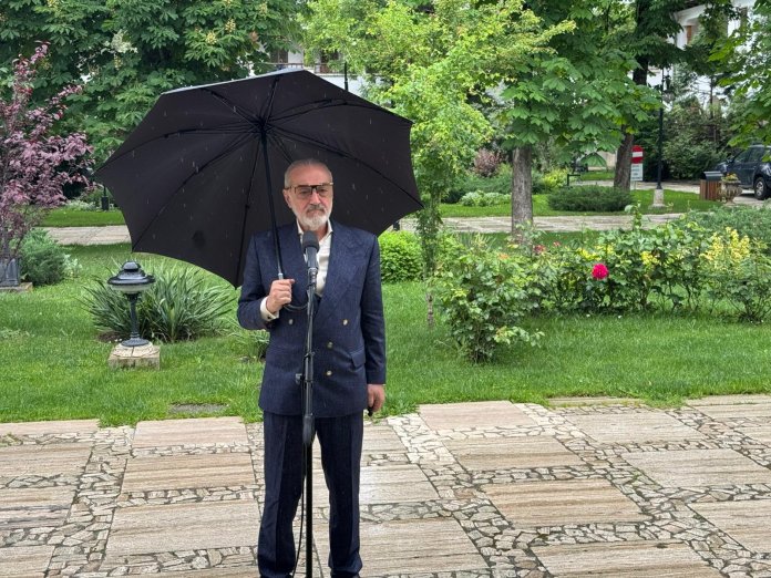 Becali a fost întâmpinat de Nicușor Dan, după o amânare la consultări, și a expus informații despre conversații.
