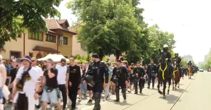 Concert cu potențial periculos în București: Mii de susținători ai lui Max Korzh demonstrează pe șosele. Poliția în stare de alertă.