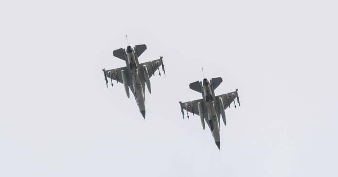 Dronă rusească pătrunde în spațiul aerian românesc. MApN mobilizează avioane F-16.