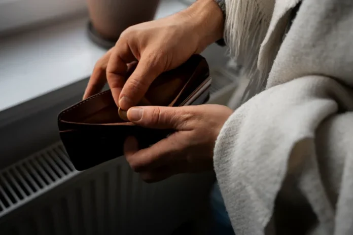 „Jocurile Foamei” în România: ce caută cu frenezie românii în magazine după majorarea prețurilor „Jocurile Foamei” în România: ce caută cu frenezie românii în magazine după majorarea prețurilor