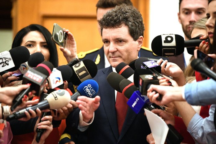 Nicușor Dan declare: „Ne vom confrunta cu o guvernare minoritară”. Când se anticipa ca partidele să-i ofere soluții