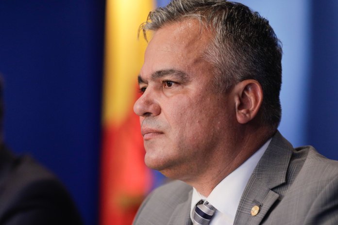 Un ministru USR trimite un mesaj codificat lui Adrian Veștea