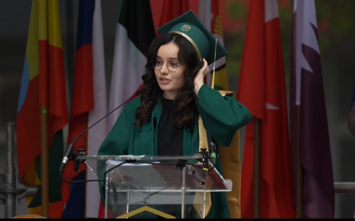 Discurs direct destinat unei absolvente la ceremonia UMF Iași: „Doresc să mă îndrept către conducerea facultății și să lansez un avertisment. Asta nu reprezintă medicină.”
