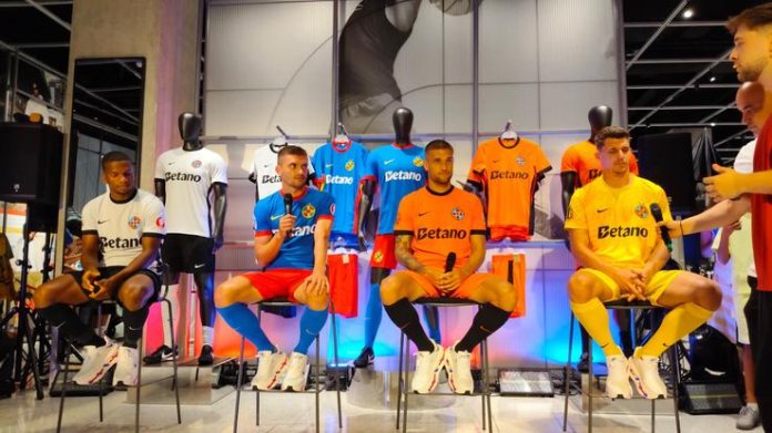 FCSB a introdus echipamentele noi » Noutăți: tricouri portocalii și tipografia „Dracula”