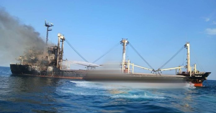 Nava turcească atacată de rachete rusești în Marea Neagră; cinci marinari au murit, raportează...