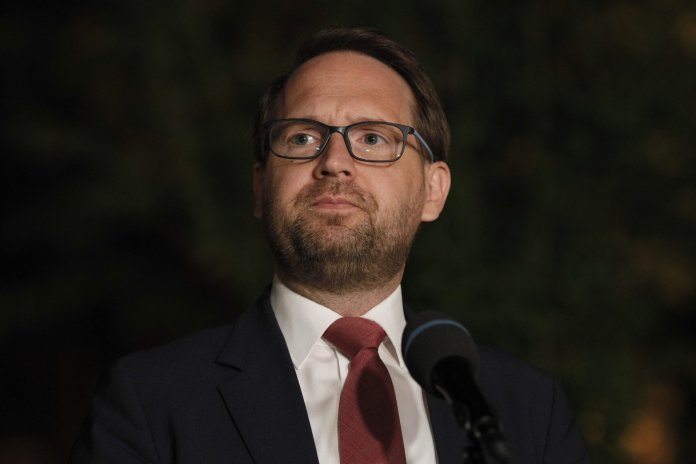 USR acuză CCR de „violare a Constituției”: Fritz susține că pedeapsa nu se referă la el, ci la mandatul său.